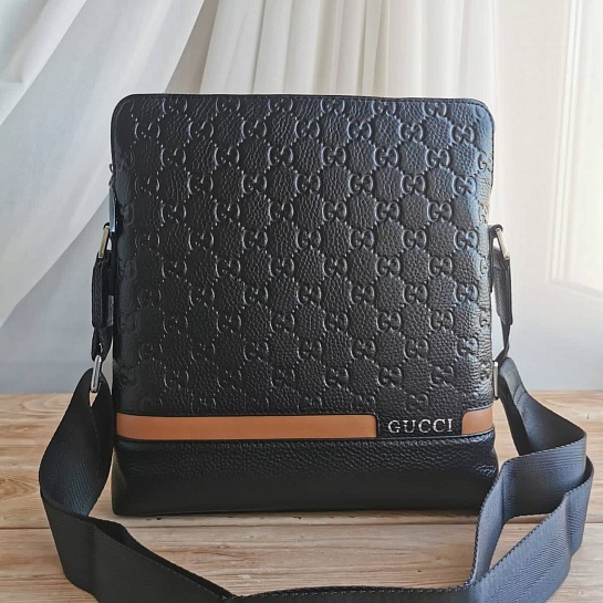 Кожаная чёрная сумка-планшет Gucci 28x26 см