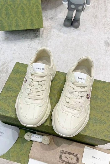 Женские кожаные кроссовки Gucci Rhyton   