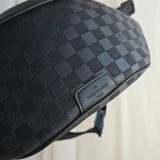 Кожаная сумка на пояс Louis Vuitton Discovery Damier Infini