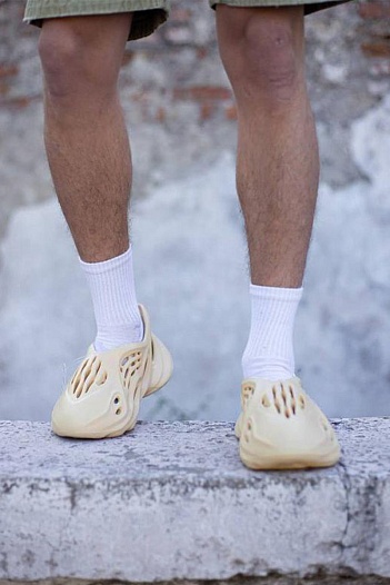 Кроссовки Adidas Yeezy Foam RNNR "Desert Sand"   