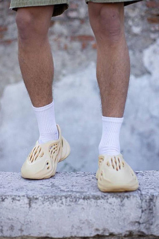 Кроссовки Adidas Yeezy Foam RNNR "Desert Sand"