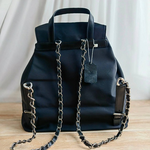 Чёрный нейлоновый рюкзак Prada 29x29 см   