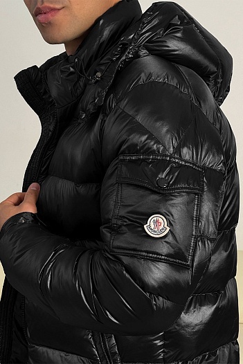 Чёрный пуховик Moncler Maya logo-patch   