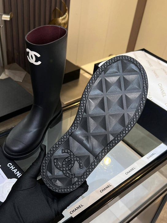 Женские резиновые сапоги Chanel чёрного цвета