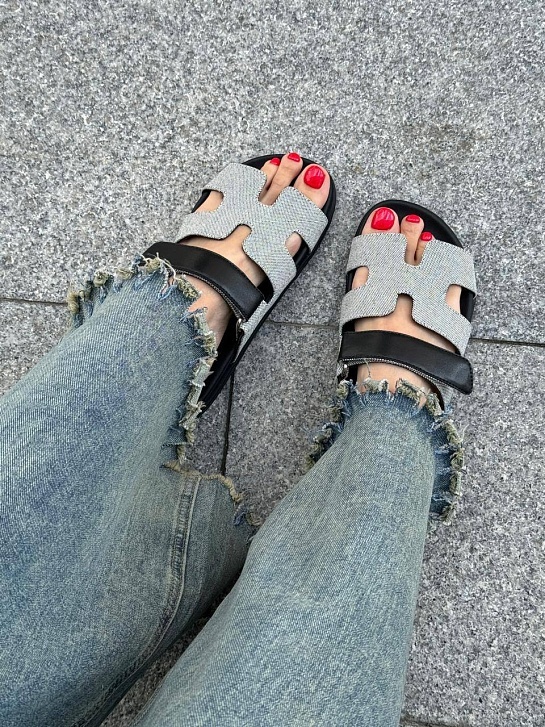 Женские кожаные сандалии Hermes Chypre - Black / Grey