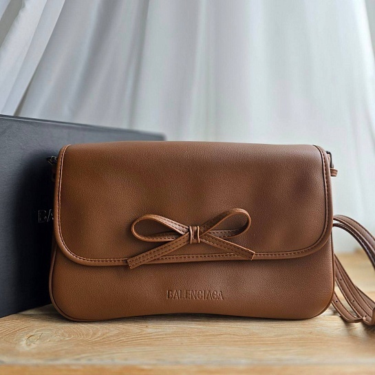 Кожаная сумка Balenciaga 33x23 см