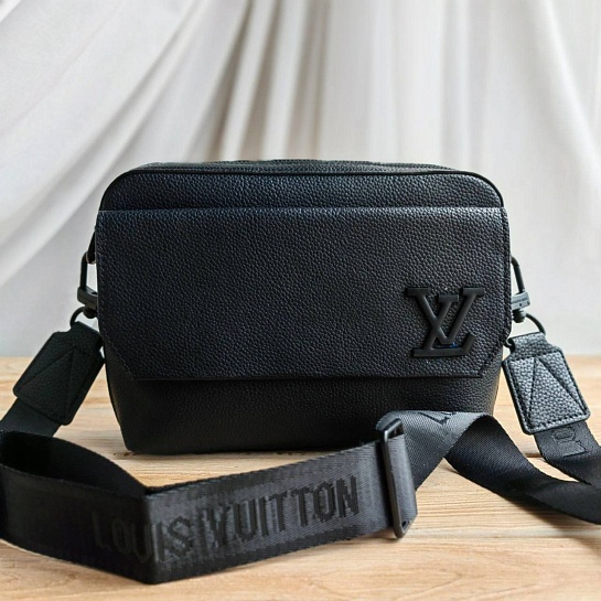 Кожаная сумка Louis Vuitton Fastline Messenger 24x18 см