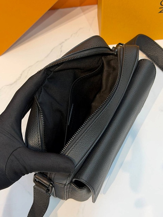 Кожаная сумка Louis Vuitton Boarding Messenger premium 24x18x9 см