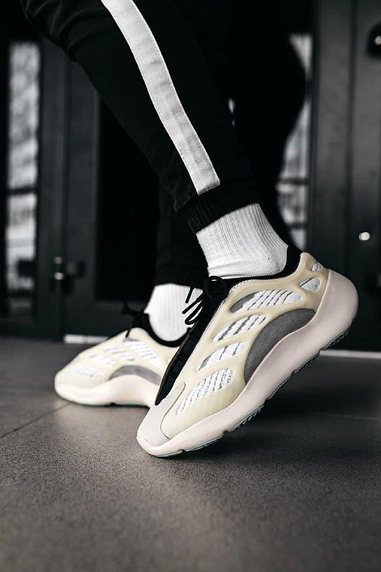 Кроссовки Adidas Yeezy Boost 700 V3 "Azael"