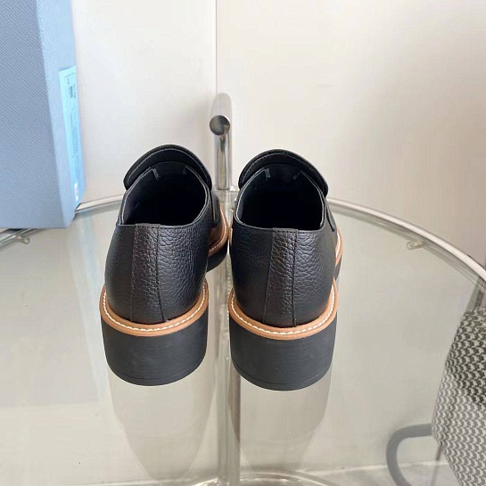 Женские кожаные лоферы Prada Premium - Black