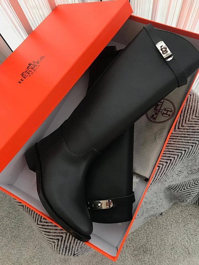 Зимние женские кожаные сапоги Hermes чёрного цвета   