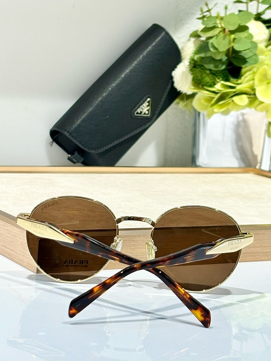 Солнцезащитные очки Prada Loden Lenses