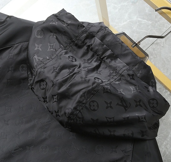 Мужская чёрная ветровка Louis Vuitton Monogram
