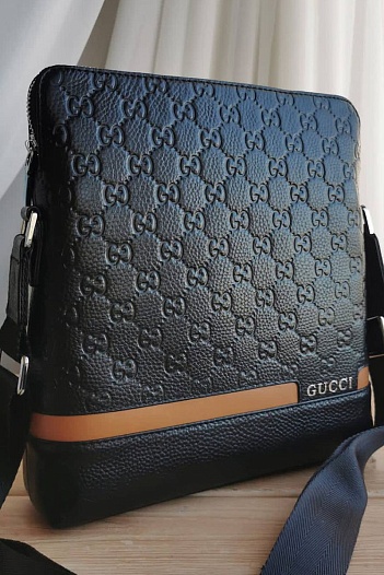 Кожаная чёрная сумка-планшет Gucci 28x26 см   