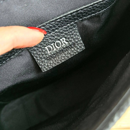 Кожаная чёрная сумка Dior Gravity 20x16 см