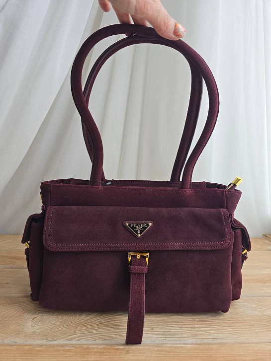 Замшевая сумка Prada 30x16 см