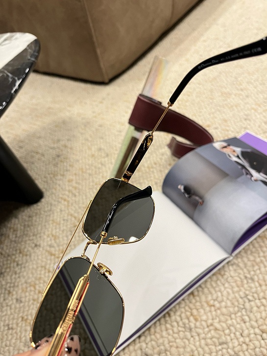 Солнцезащитные очки Dior