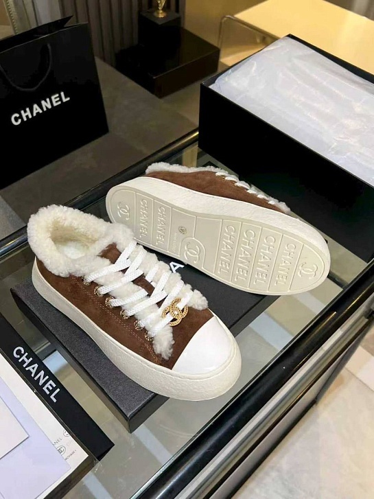 Женские замшевые кроссовки с мехом Chanel premium - Chestnut