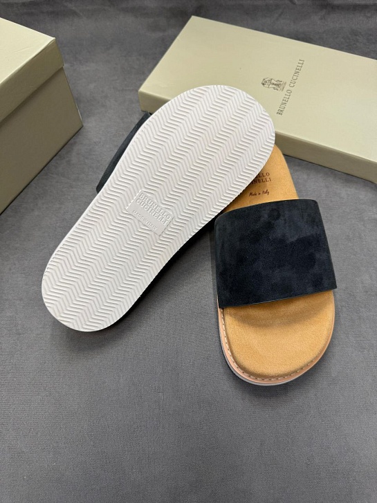 Замшевые шлёпанцы Brunello Cucinelli серого цвета