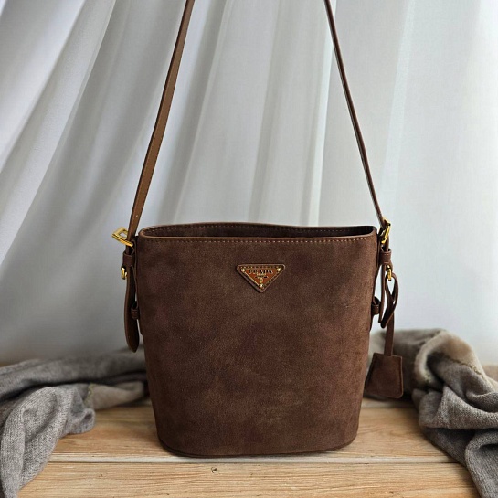 Замшевая сумка Prada Bucket 24x22 см - Brown