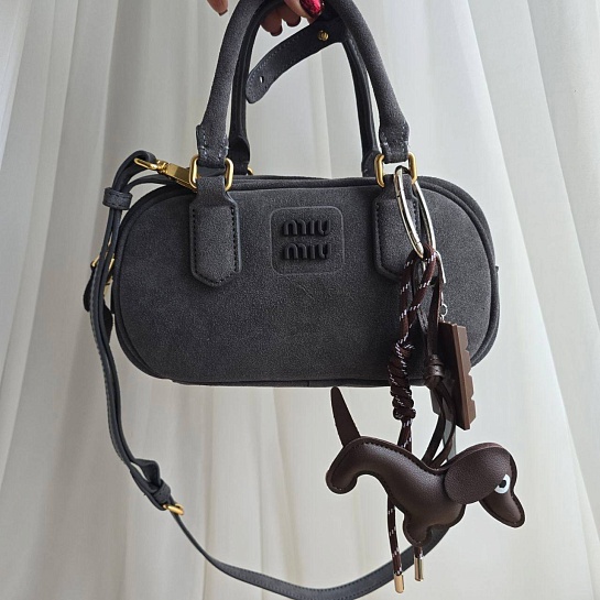 Замшевая серая сумка MIU MIU 23x13 см