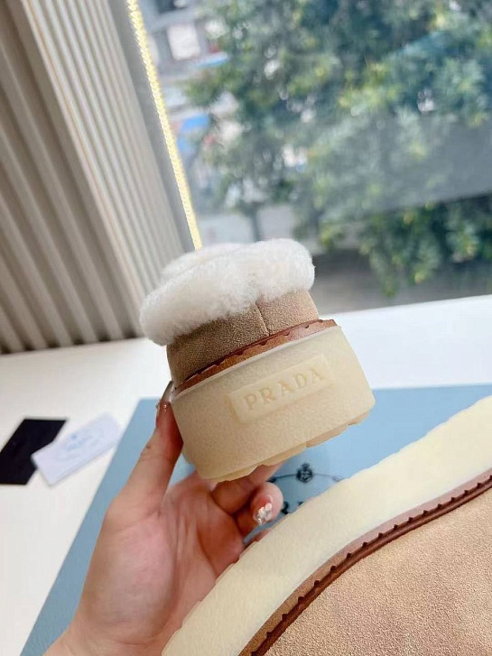 Женские бежевые ботинки сабо Prada