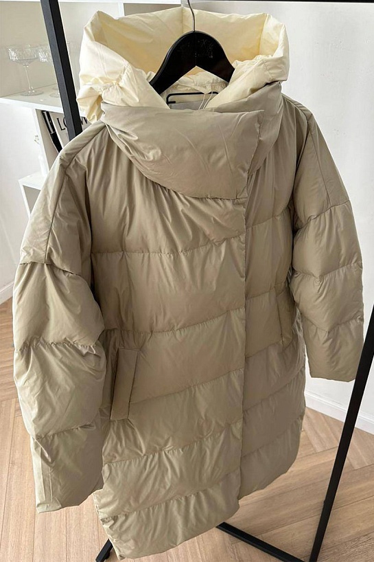 Женский зелёный пуховик Max Mara