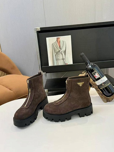 Женские замшевые сапоги Prada   