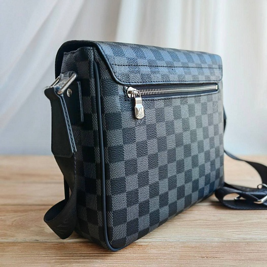 Кожаная сумка Louis Vuitton District PM 26x22 см   