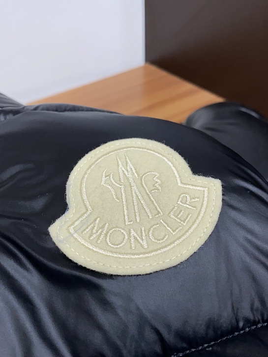 Утеплённый жилет Moncler Sumido - Black