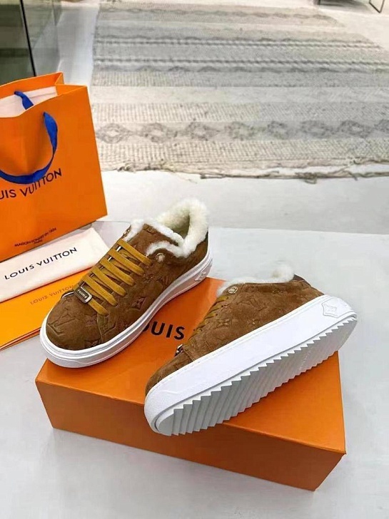Женские замшевые кроссовки с мехом Louis Vuitton Time Out - Chestnut
