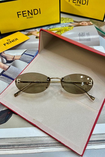 Коричневые солнцезащитные очки Fendi   