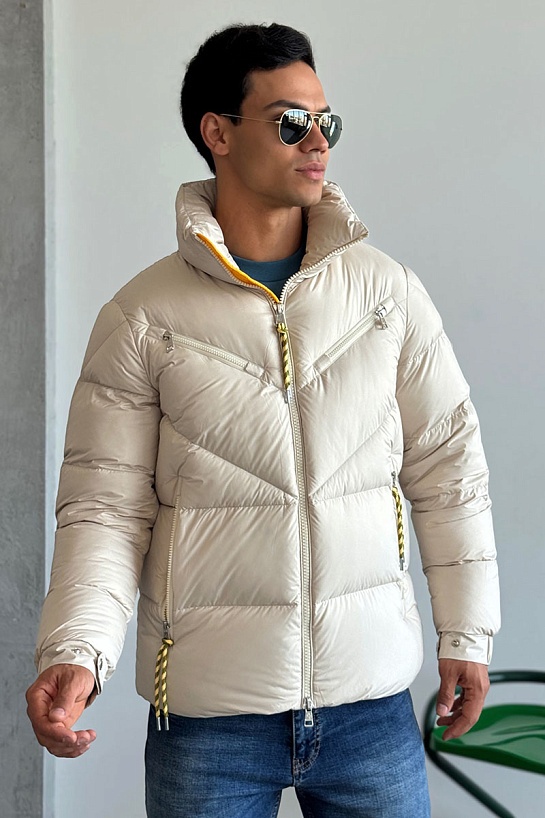 Мужской бежевый пуховик Moncler Katmai