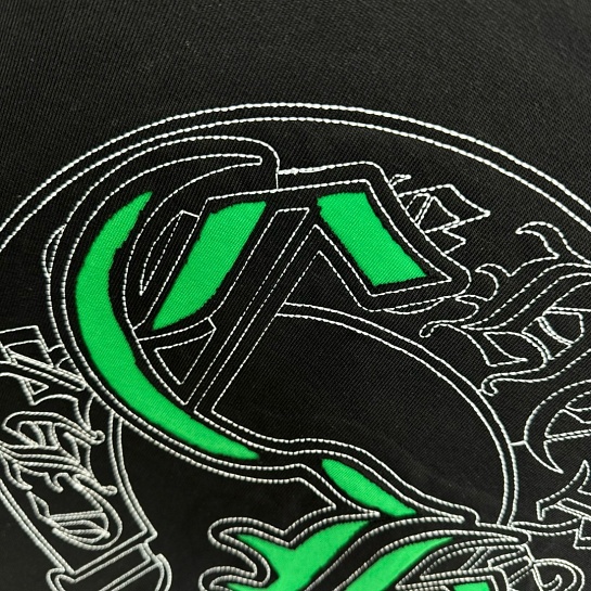 Чёрная оверсайз футболка Gothic logo