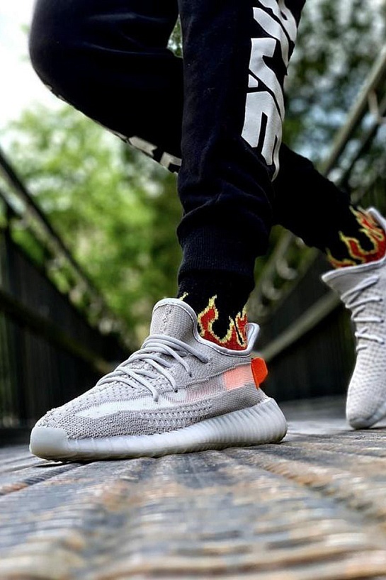 Кроссовки Adidas Yeezy Boost 350 V2 “Tail Light” Premium