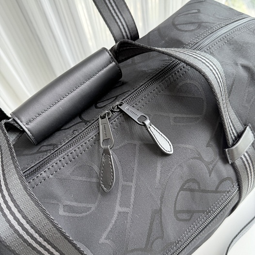 Нейлоновая дорожная сумка Burberry Premium 50x29x19 см   
