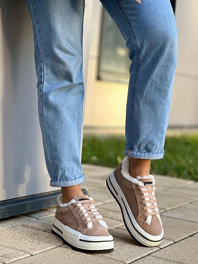 Женские замшевые кроссовки с мехом Dior   