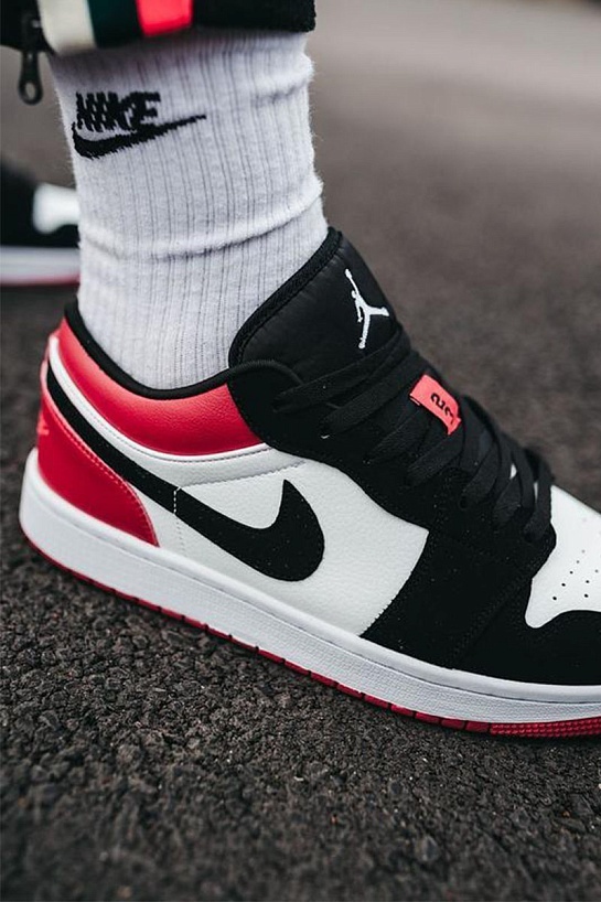 Кроссовки Nike Air Jordan 1 Low "Black Toe"