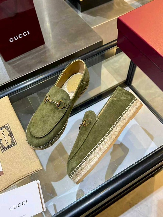 Женские замшевые лоферы Gucci GG Horsebit premium