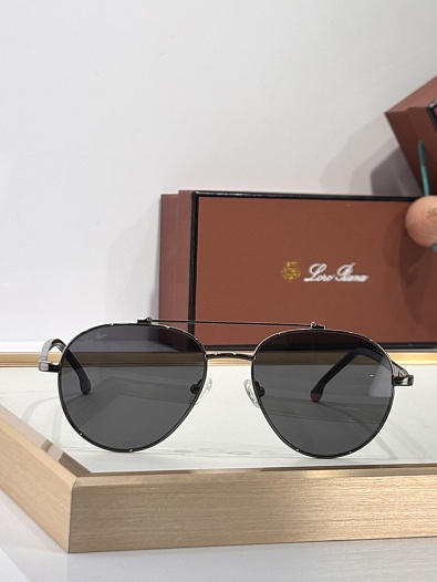 Солнцезащитные очки  Loro Piana   