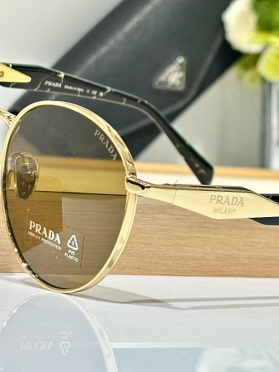 Солнцезащитные очки Prada Loden Lenses   