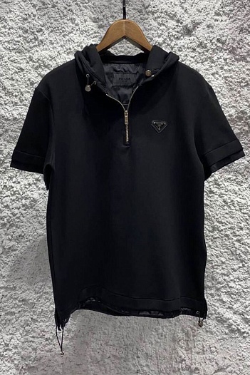 Мужская чёрная футболка Prada с капюшоном   