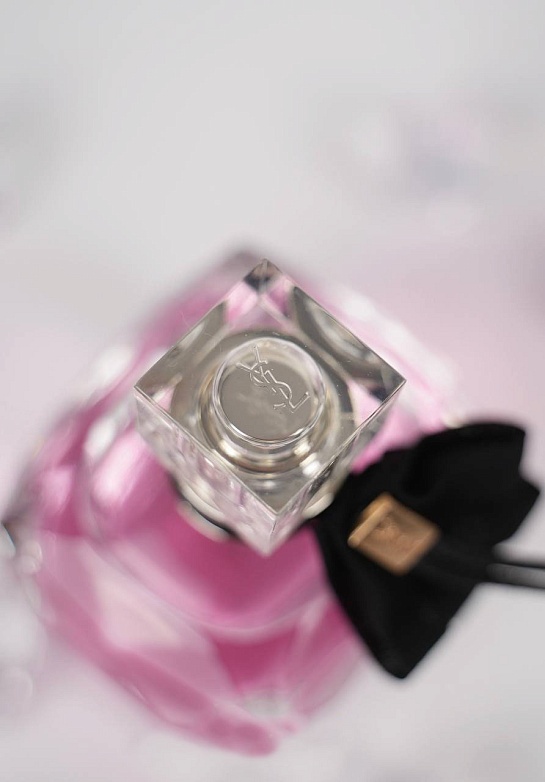 Парфюмерная вода Yves Saint Laurent Mon Paris (90 мл)