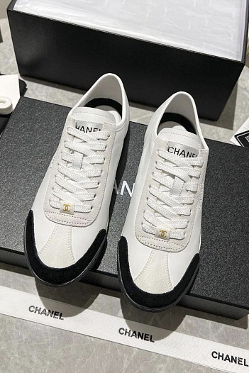 Женские кожаные кроссовки Chanel белого цвета   