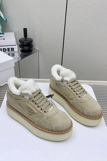 Женские замшевые кроссовки с мехом Prada premium - Beige   