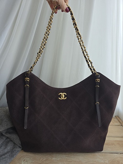 Замшевая сумка Chanel Maxi 44x28 см   