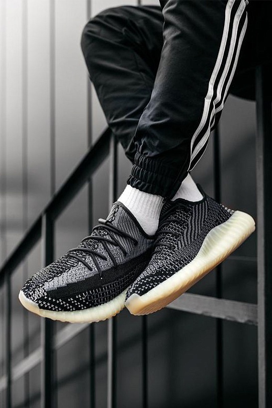 Кроссовки Adidas Yeezy Boost 350 V2 "Carbon"