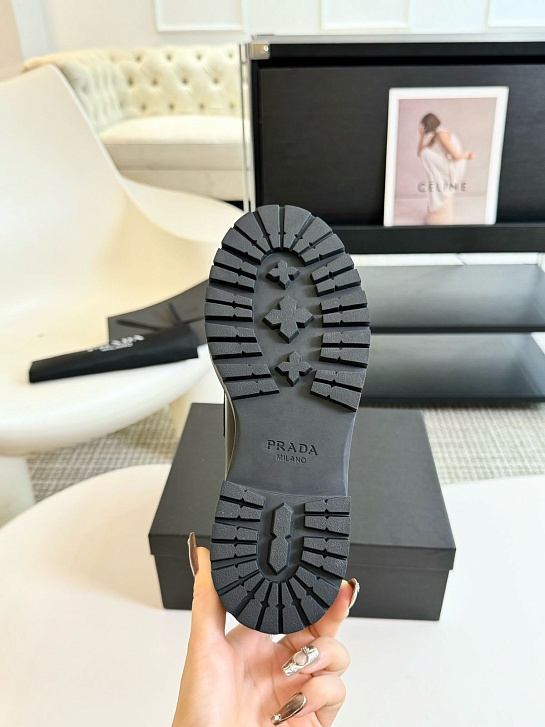 Женские лоферы чёрного цвета Prada Monolith premium