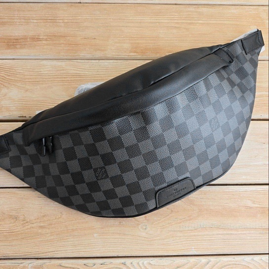 Кожаная сумка на пояс Louis Vuitton Discovery Damier Graphite
