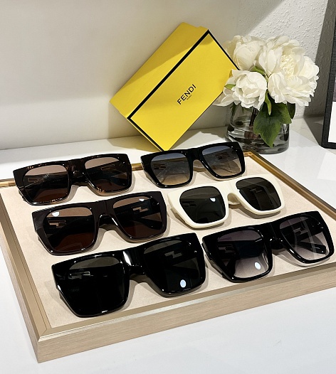 Солнцезащитные очки Fendi Baguette   